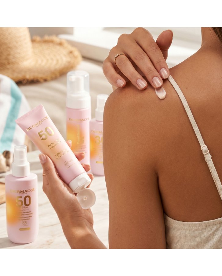 Loțiune de plajă bronzantă, sub formă de spray, SPF 50